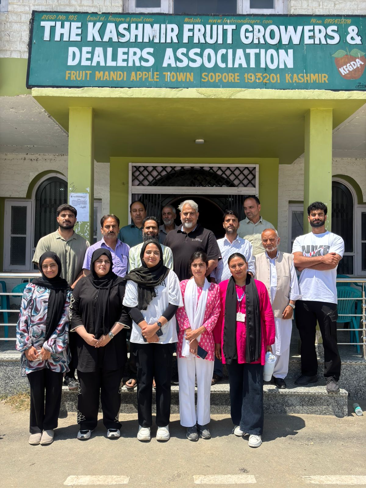 MBA Students of IITM Gain Industry Insights During Visit to KFGDA Fruit Mandi, Sopore